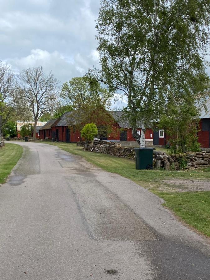 Bo I Egen Stuga Pa Haerlig Oelandsgard Köpingsvik Exterior foto