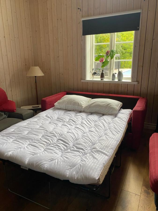 Bo I Egen Stuga Pa Haerlig Oelandsgard Köpingsvik Exterior foto